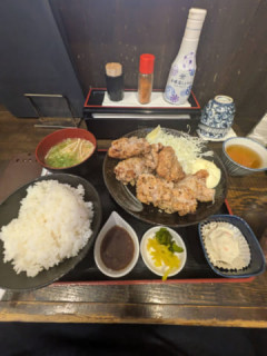 【画像】おまえらこの唐揚げ定食にいくら出せる？