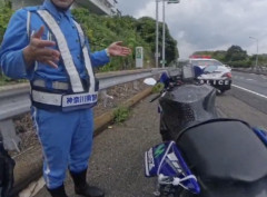 【悲報】普通に道路走ってただけのバイク乗りさん、神奈川県警に捕まる