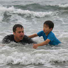 海に流された8歳の息子を助けようとして父親も流されたか さいたま市の38歳父親が死亡 河津町・今井浜   #静岡 |  俺も泳げるから気をつけないとヤバいよなぁ