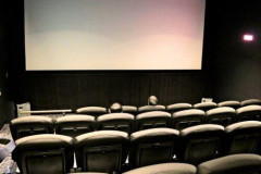【悲報】深夜の映画館で1人ぽつんと見たい映画wwwwwwwwww
