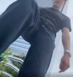 【悲報】イケメンがナンパ失敗→腹いせに女にキックwwwwwwwwwww