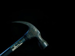 【悲報】中野ブロードウェイ、『ハンマー』でショーケースを割られる大事件が発生してしまう！！！！！