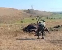 【動画】ロシア新兵さん、RPG訓練中に致命的なミスを犯す。