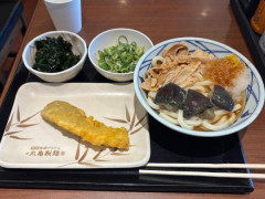 【画像】今の丸亀製麺で1050円で食えるものwwww