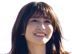 「いつの間にこんな成長してた…？」長濱ねる〝ぴたぴたニット〟姿にネット騒然「下半身が隠れてる」「神の視点」「この角度…なかなかの策士よのぉ～」