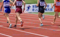 【悲報】陸上部顧問「弁当受け取ってたらエントリー遅れちゃった」→出場できず