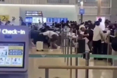仁川空港で中国人客が規制線をくぐって集団割り込み、職員負傷まで起き韓国で反中感情が再燃