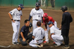 【悲報】栗山巧、引退試合4日前に頭部死球…141キロ直撃