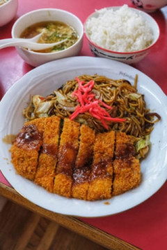 【画像】初見の飯屋でトンカツ定食(800円)頼んでコレが出てきたらどう思う？？