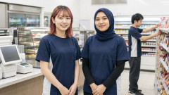 【ファミマ】人手不足で制服ルール大幅緩和へ　ヒジャブ着用OK、髪色も自由に「多様な人材を確保したい」