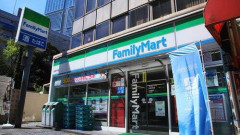 【悲報】ファミマ、店員のヒジャブ着用許可へ