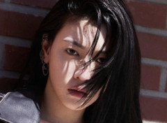 【朗報】三吉彩花、ほぼ下着姿のスレンダーボディ公開wwwwww