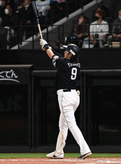 柳田悠岐(37) .301 (356-107) 13本 52点 OPS.807