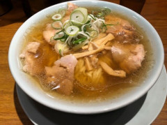 初めてちゃん系ラーメン食べたけど美味しいねコレ