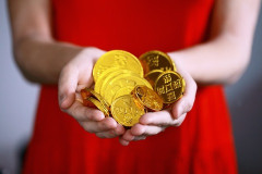 お金助けてって何回も言ってくる彼女と別れたいんだけど何て言って別れればいい？