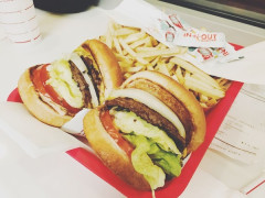 【呆然】俺(無職)「ハンバーガー10個下さい」店員「お時間頂きますがよろしいですか？？？」俺(無職)「はい….」⇒結果ｗｗ