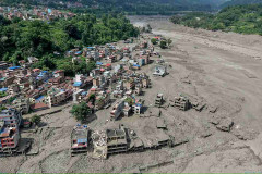 ネパールで洪水、観光客380人超不明 8人死亡、発電所も損壊