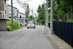 生活道路「来月から法定速度が60キロから30キロになります、60キロで走っなら一発免停です」