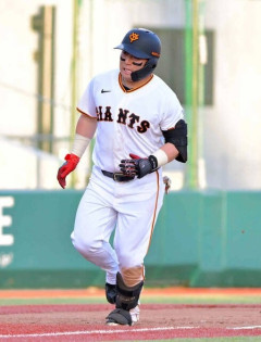 浅野翔吾、ホームラン後の走塁で半月板断裂