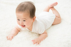 第一子が生後5ヶ月の時、単身赴任になり、「寝返り→ほふく前進→お座り→ハイハイ」帰る度に成長していて、成長過程を見逃して寂しい。