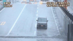 【悲報】やっぱり冠水エリアに自ら突っ込み走行不能になる車続出ｗｗｗｗｗｗｗｗｗｗ