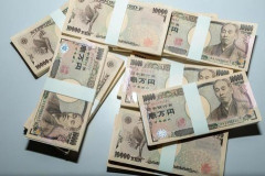 【格差社会】年収1500万超えの勝ち組世帯、1ヶ月の生活費だけで『とんでもない大金』を使い倒していたｗｗｗｗ