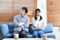 テレビ視聴ワイ「⋯。」ヨッメ「それいつの？」