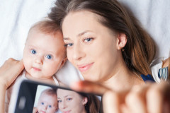 自分の子供の写真をSNSに載せるのはいいのに、親や親戚が勝手に投稿するのは不快。これってダブルスタンダード？
