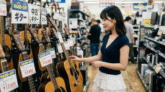 【ハードオフ悲報】50万円のギターを値札シールを貼り替えて10万円以下で購入‥‥大学生と専門学校生が逮捕