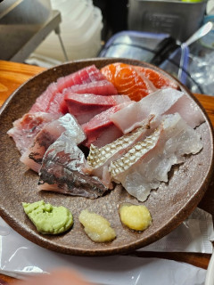 【画像】ワイの行きつけの居酒屋の刺身盛りｗｗｗｗｗｗｗｗ