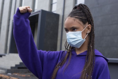 【悲報画像】黒人女性「だから黒人は日本に行きたくねーんだよ！！！」⇒！！