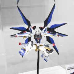 ストフリの新フィギュア、サンプルポーズのクセが強い！！