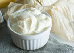 【悲報】わい生クリーム好き　毎日生クリーム1箱を食べてしまうｗｗｗｗｗ