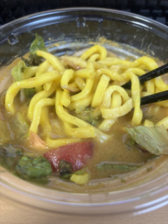 消費期限8/19の冷やしカレーうどん食べる
