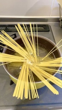 パスタ作りで妻はバジル、私は明太子、息子はナポリタンを希望し、結局面倒なことになった