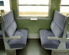 子供の頃、電車のボックス席で不思議な体験をした。母はそれを上回る驚くべき体験をしていたw