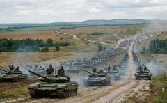 ロシアが兵士50万人と数千両の装甲車両を動員した大規模軍事計画を準備中？！