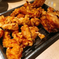 鶏もも肉に塩かけて片栗粉まぶして揚げただけの唐揚げ