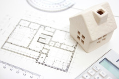 【家を建てる予定】間取りを考え中。坪単価50万なんだけど、角を切り落とすか収納スペースとして活用する(但し建築費が約70万アップ)かで迷っている。