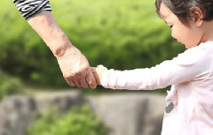 俺は真面目で、性格が似ている義理の母を尊敬しています。その義母が事故に遭い、動揺している...無事を祈るだけ。