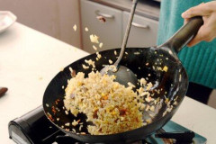 【悲報】チャーハンをパラパラにしなきゃいけない風潮、ガチでよくわからん・・・・・・・・・