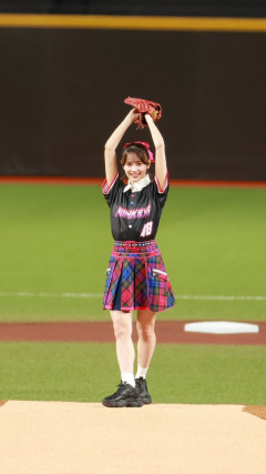 AKB48 伊藤百花ちゃん、台湾でノーバン始球式を披露！！【台湾プロ野球チーム・楽天モンキーズ】