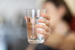 水買う奴ｗｗｗ水道水捻ったら無料なのにｗｗｗ