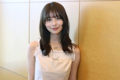 ＜長濱ねる＞美ボディー際立つ“デコだし”タンクトップ姿　「めっちゃ可愛い」の声
