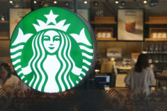 スターバックスの「タンクデー」まで押収捜索、韓国では5・18聖域化と過剰捜査への反発
