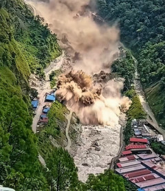 ネパール洪水で行方不明の日本人5人家族、とても幸せそうな上級国民だった