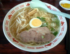 【悲報】豚骨ラーメンはある、牛骨ラーメンはないｗｗｗｗｗｗｗｗｗｗ