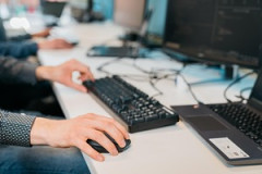 社内SEとかサーバーの手順の決まった運用保守やりたい