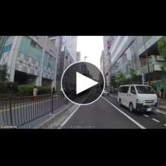 【動画】信号無視女、自分が悪いのに轢かれそうになって「キャーーーッ！！」と叫んでしまう