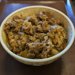 【謎】明らかに『すき家』の牛丼の方が美味しいのに「牛丼は吉野家が一番美味い」と言い張る謎の勢力について